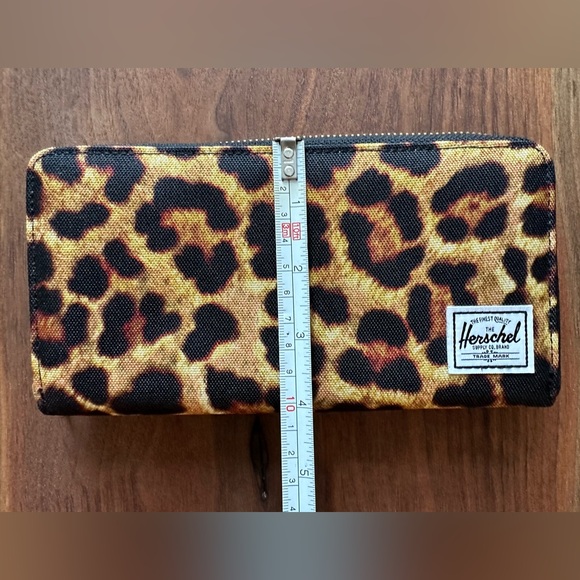 Herschel cheetah print wallet 🐆 - Picture 7 of 7